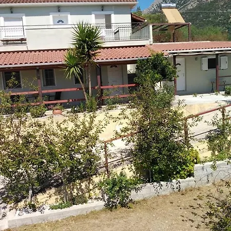 Holiday home With Private Pool For Rent In Tzanata Kefalonia